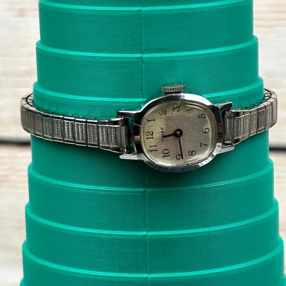 Vintage Timex Ladies Oval Watch Silver Tone Stainless Steel Mechanical Tested‎